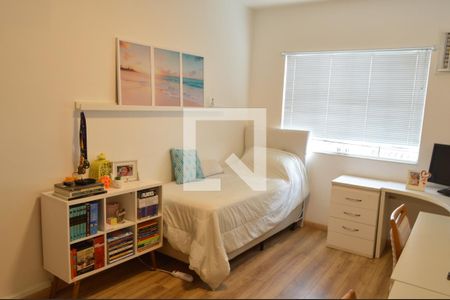 Casa à venda com 318m², 4 quartos e 4 vagasSuíte 2