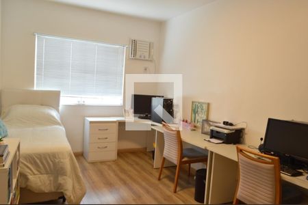 Casa à venda com 318m², 4 quartos e 4 vagasSuíte 2