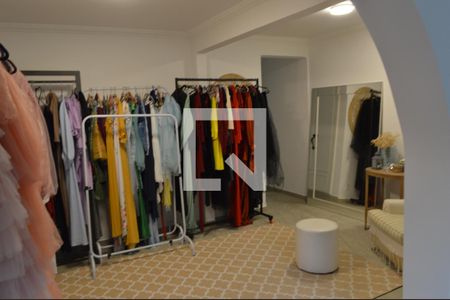 Casa à venda com 318m², 4 quartos e 4 vagasCasa 2