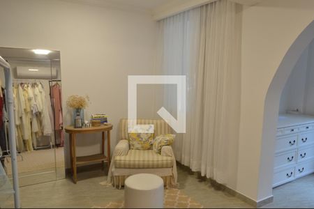 Casa à venda com 318m², 4 quartos e 4 vagasCasa 2