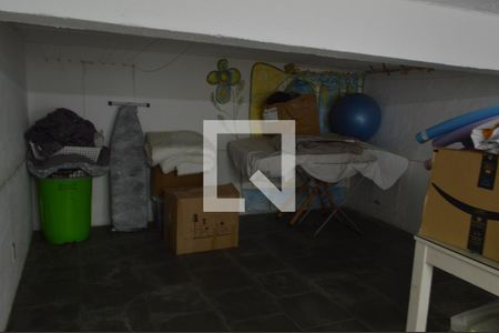 Casa à venda com 318m², 4 quartos e 4 vagasPorão