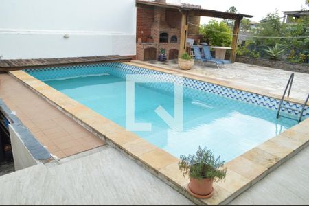 Casa à venda com 318m², 4 quartos e 4 vagasPiscina