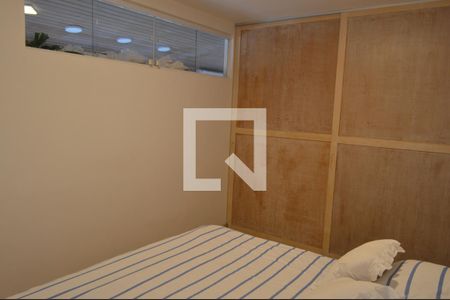 Casa à venda com 318m², 4 quartos e 4 vagasSuíte 1