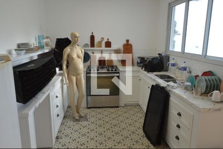 Casa à venda com 318m², 4 quartos e 4 vagasCasa 2