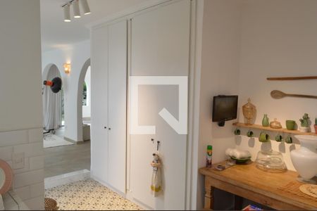 Casa à venda com 318m², 4 quartos e 4 vagasCasa 2