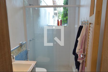 Casa à venda com 318m², 4 quartos e 4 vagasBanheiro da Suíte 2