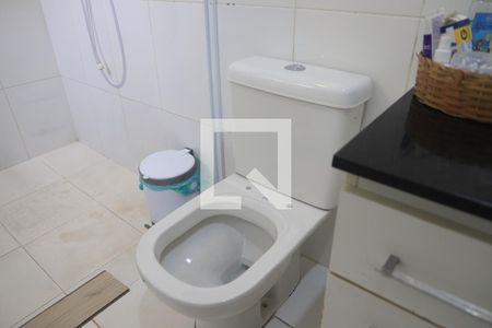 Casa à venda com 140m², 4 quartos e 2 vagasBanheiro da Suíte