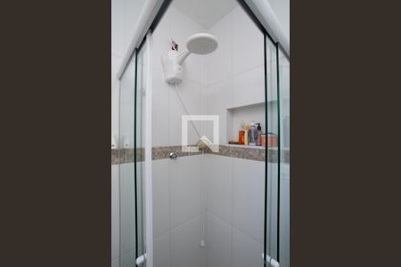 Banheiro da Suíte 1 de casa de condomínio para alugar com 2 quartos, 70m² em Jardim Flor do Campo, Guarulhos