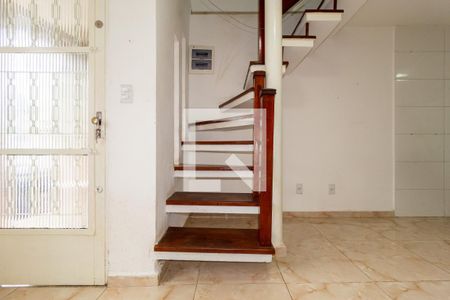 Escada de casa à venda com 2 quartos, 540m² em Vila Prudente, São Paulo