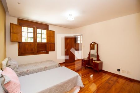 Casa para alugar com 606m², 4 quartos e 4 vagasSuíte 2