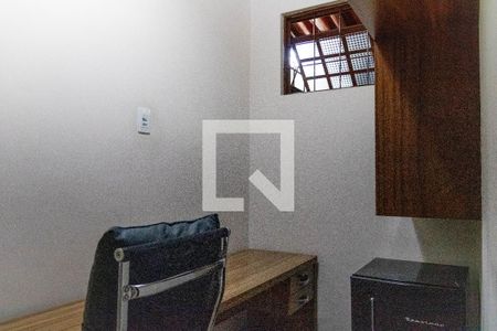 Casa à venda com 300m², 4 quartos e 2 vagasEscritório da suíte 1