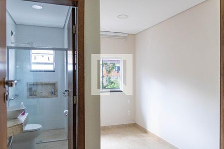 Casa à venda com 300m², 4 quartos e 2 vagasSuíte 2