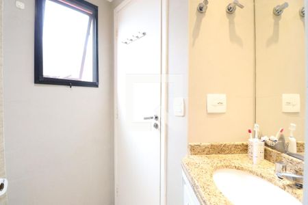 Apartamento à venda com 57m², 2 quartos e 2 vagasBanheiro da Suíte