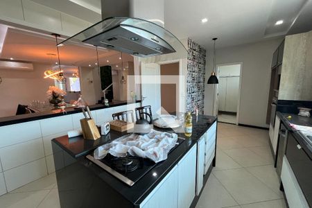 Casa à venda com 380m², 4 quartos e 3 vagasCozinha