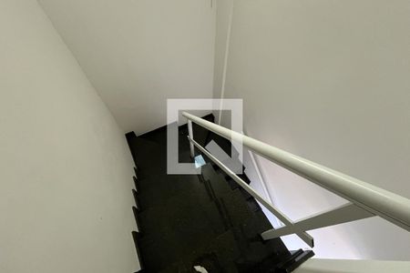 Casa à venda com 380m², 4 quartos e 3 vagasEscadas