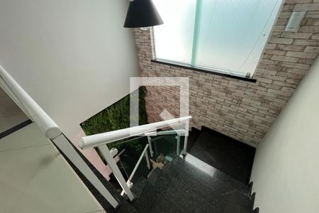 Casa à venda com 380m², 4 quartos e 3 vagasEscadas