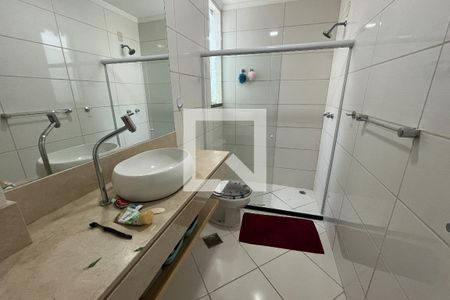 Casa à venda com 380m², 4 quartos e 3 vagasBanheiro 2