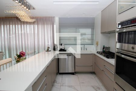 Apartamento à venda com 186m², 2 quartos e 3 vagasSala