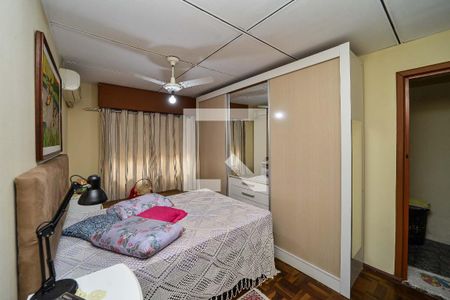 Casa à venda com 200m², 3 quartos e 4 vagas Casa à venda com 200m², 3 quartos e 4 vagasSuíte