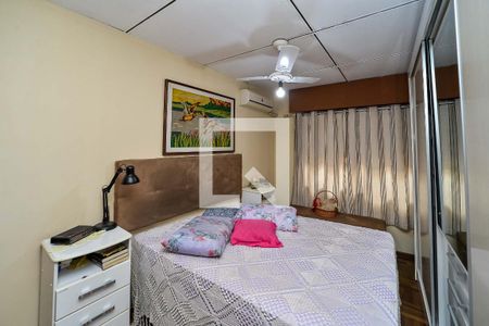 Casa à venda com 200m², 3 quartos e 4 vagas Casa à venda com 200m², 3 quartos e 4 vagasSuíte