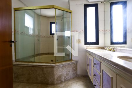 Apartamento à venda com 250m², 4 quartos e 3 vagasBanheiro da Suíte 3