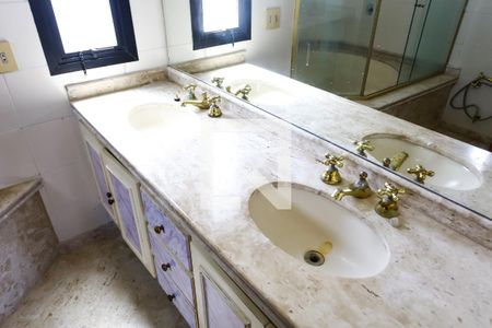 Apartamento à venda com 250m², 4 quartos e 3 vagasBanheiro da Suíte 3