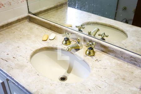 Apartamento à venda com 250m², 4 quartos e 3 vagasBanheiro da Suíte 2