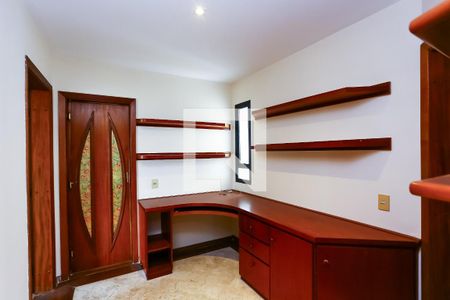 Apartamento à venda com 250m², 4 quartos e 3 vagasEscritório