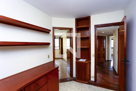 Apartamento à venda com 250m², 4 quartos e 3 vagasEscritório