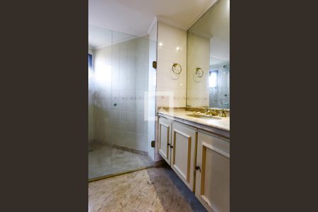 Apartamento à venda com 250m², 4 quartos e 3 vagasBanheiro da Suíte 2