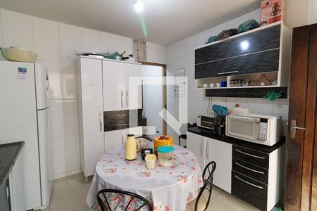 Casa à venda com 121m², 3 quartos e 2 vagas Casa à venda com 121m², 3 quartos e 2 vagasCozinha