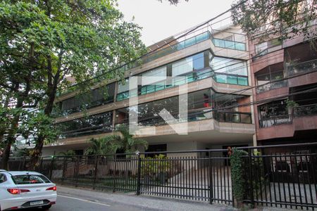 Apartamento à venda com 98m², 3 quartos e 2 vagas Apartamento à venda com 98m², 3 quartos e 2 vagasFachada