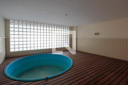 Apartamento à venda com 98m², 3 quartos e 2 vagas Apartamento à venda com 98m², 3 quartos e 2 vagasÁrea comum - Piscina Ofurô