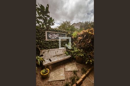 Casa à venda com 170m², 4 quartos e 3 vagas Casa à venda com 170m², 4 quartos e 3 vagasQuintal