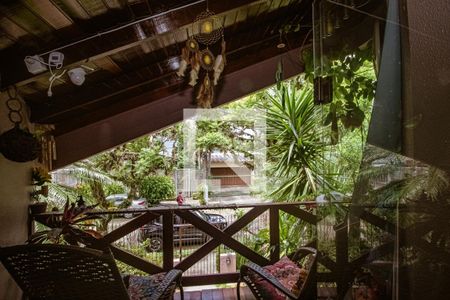 Casa à venda com 170m², 4 quartos e 3 vagas Casa à venda com 170m², 4 quartos e 3 vagasVaranda