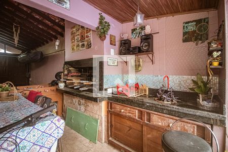 Casa à venda com 170m², 4 quartos e 3 vagas Casa à venda com 170m², 4 quartos e 3 vagasÁrea comum - Churrasqueira