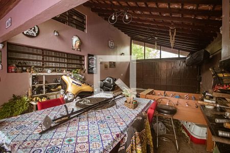 Casa à venda com 170m², 4 quartos e 3 vagas Casa à venda com 170m², 4 quartos e 3 vagasÁrea comum - Churrasqueira