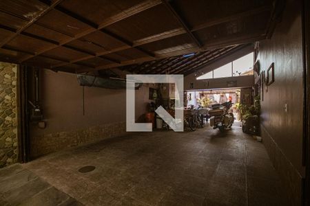 Casa à venda com 170m², 4 quartos e 3 vagas Casa à venda com 170m², 4 quartos e 3 vagasGaragem