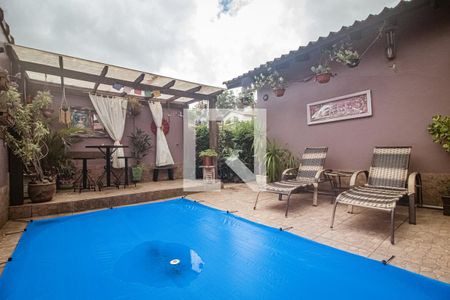 Casa à venda com 170m², 4 quartos e 3 vagas Casa à venda com 170m², 4 quartos e 3 vagasÁrea comum - Piscina