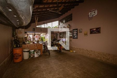 Casa à venda com 170m², 4 quartos e 3 vagas Casa à venda com 170m², 4 quartos e 3 vagasGaragem