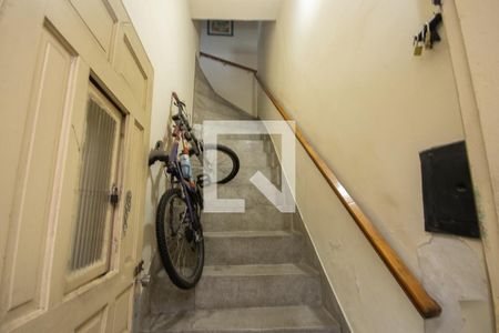 Casa à venda com 1000m², 3 quartos e 2 vagasEscada