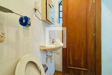 Casa à venda com 300m², 4 quartos e 6 vagasBanheiro de serviço