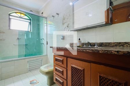 Casa à venda com 300m², 4 quartos e 6 vagasBanheiro da Suíte 3