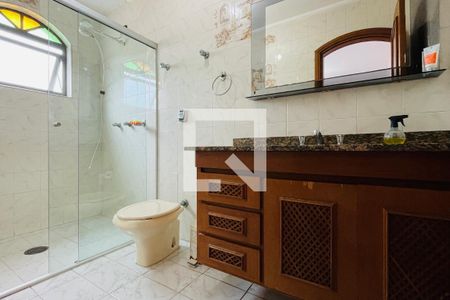 Casa à venda com 300m², 4 quartos e 6 vagasBanheiro da Suíte 4