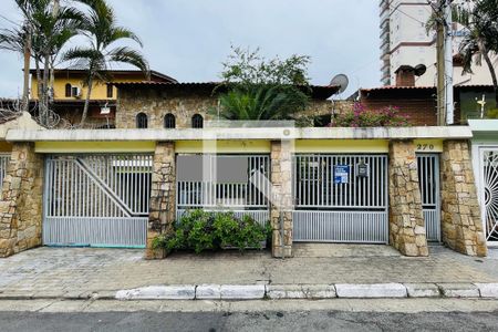Casa à venda com 300m², 4 quartos e 6 vagasFachada