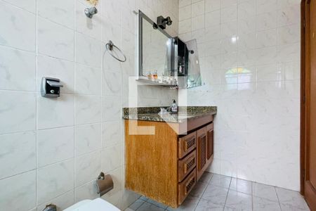 Casa à venda com 300m², 4 quartos e 6 vagasBanheiro da Suíte 2