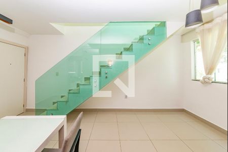 Apartamento para alugar com 116m², 2 quartos e 2 vagas Apartamento para alugar com 116m², 2 quartos e 2 vagasEscada