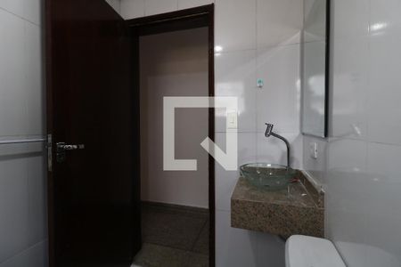 Casa à venda com 227m², 3 quartos e 3 vagasBanheiro piso superior