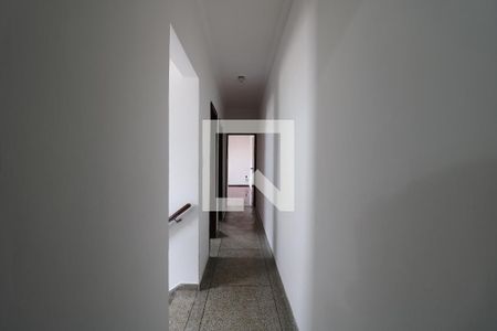 Casa à venda com 227m², 3 quartos e 3 vagasCorredor piso superior