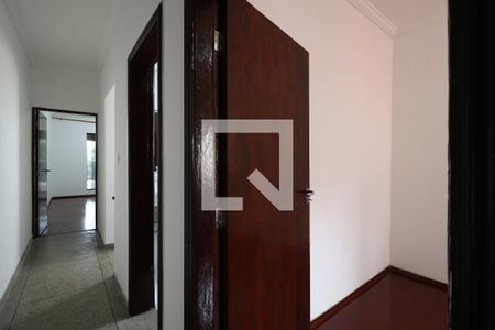 Casa à venda com 227m², 3 quartos e 3 vagasCorredor piso superior